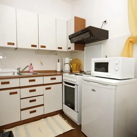 With A Parking Space - 7831