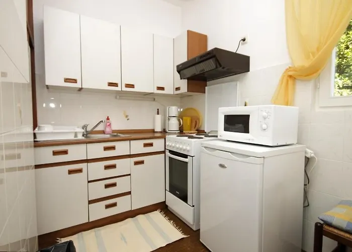 With A Parking Space - 7831